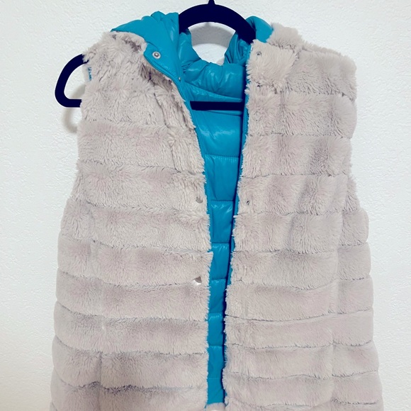 Reversible Nordstrom’s puffer vest. - Picture 4 of 5